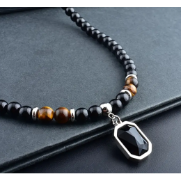 Kaelakee oonüksi ja tiigrisilmaga